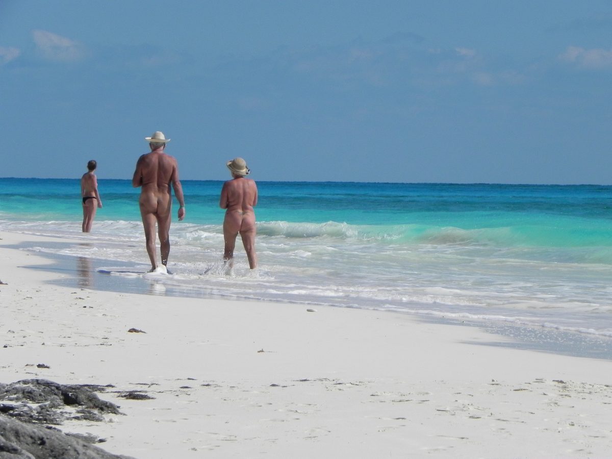 las 5 playas donde se puede hacer nudismo en Espana