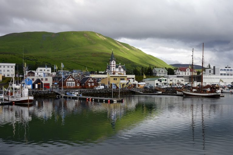 Husavik que ver