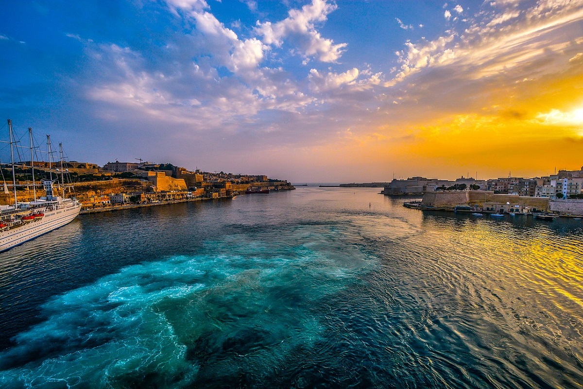 Malta paga a los turistas