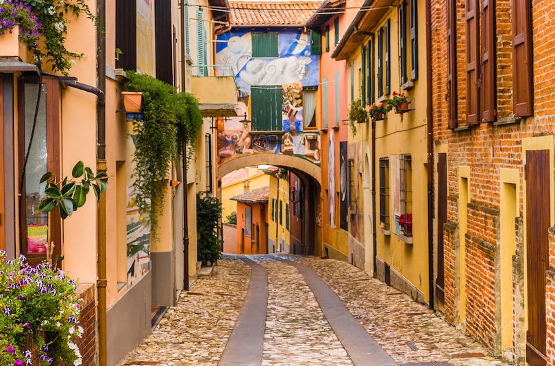 dozza pequeños pueblos italia