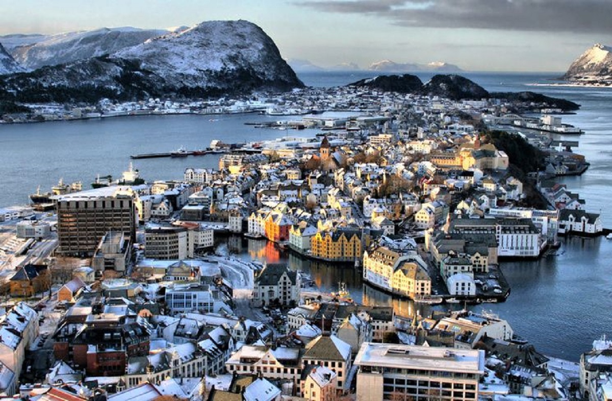 rauma el tren que atraviesa los paisajes mas bellos de noruega