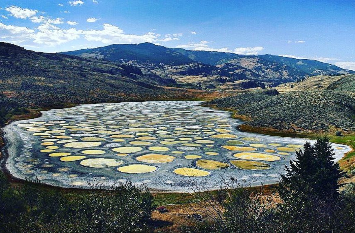 lago de lunares en canada