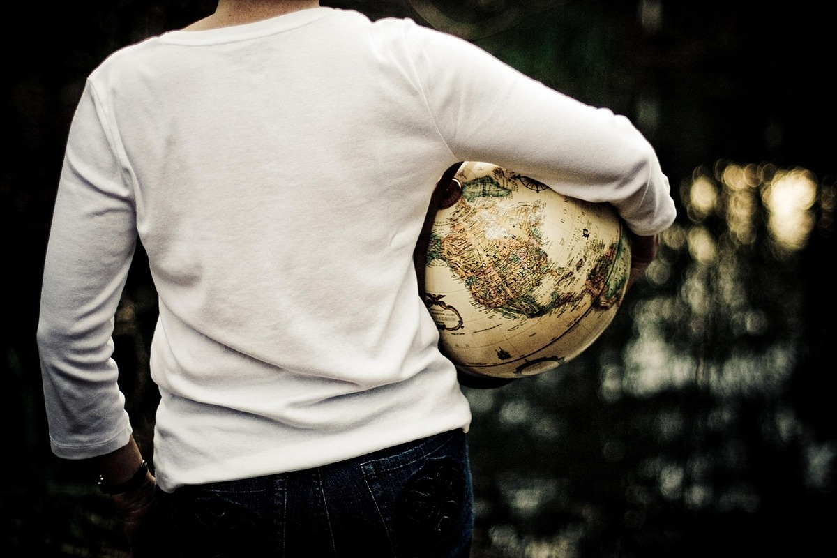 Un mundo más abierto: cómo el idioma universal enriquece cada aventura